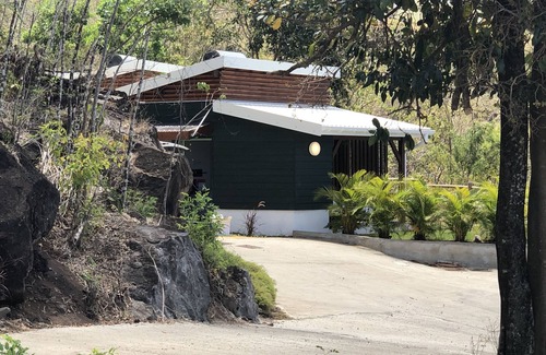 Bouillante House | In Guadeloupe in Bouillante Bungalow, the White Wolf of the Perched Cabins