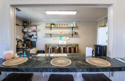 Galveston House | In-home Bar, Lounge, and Arcade! Stay Entertained