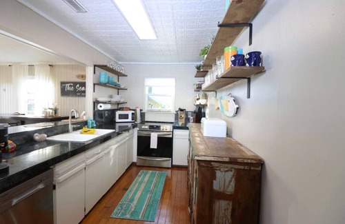 Galveston House | In-home Bar, Lounge, and Arcade! Stay Entertained