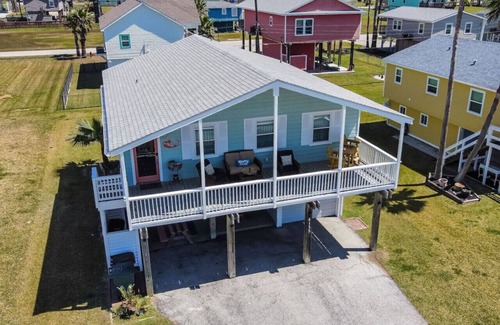 Galveston House | In-home Bar, Lounge, and Arcade! Stay Entertained