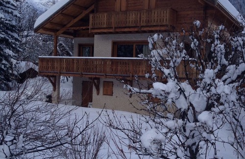 Monetier-les-Bains Ski Chalet | IN INDIVIDUAL CHALET AT THE FOOT OF THE SLOPES APARTMENT 4 to 6 PEOPLE