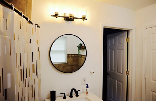 Sylvan Hills House | “In Living Color” - 10 Mins from Airport & Stadium