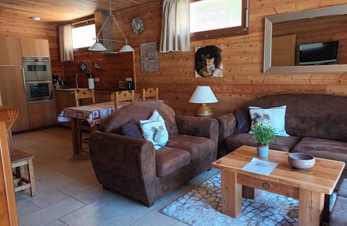Allos Ski Chalet | In recent chalet Independent garden level 50 m2, south-facing terrace Private parking