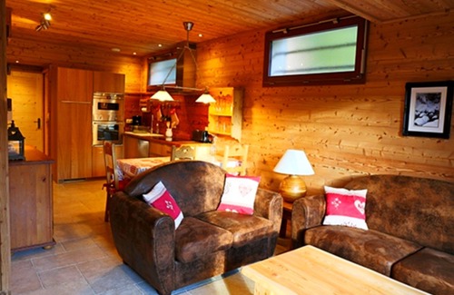 Allos Ski Chalet | In recent chalet Independent garden level 50 m2, south-facing terrace Private parking