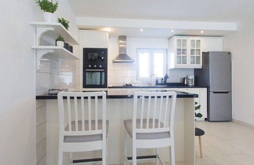 Srijane House | In Srijane in the Dalmatian hinterland is located this semi-detached house, which is spread over two