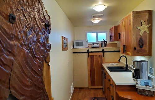Telegraph Cove Cottage | In Telegraph Cove, rare gem, private, TV, High-speed WiFi, no cleaning fees