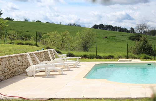 Coux-et-Bigaroque-Mouzens Cottage | In the center of Périgord Noir (SARLAT 20 Km)- LE COUX et BIGAROQUE. Périgourdine house with swimming pool, beautiful panorama on valley, on property of 6 ha.