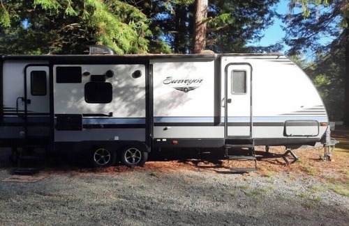 Crescent City House | In the Beautiful redwoodss, 2acres .20 minutes from Crescent city