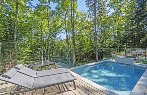 Saint-Etienne-De-Bolto Ski Chalet | In the middle of the Eastern Townships. At the really top of a small mountain with no neighbors. 10 minutes from Magog and Orford. 20 mins from Bromont and Owl's Head. 5 minutes from Eastman village.