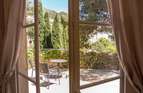 Roquebrun House | In the charming village of Roquebrun sur Orb. Suitable for 8 to 10 people.