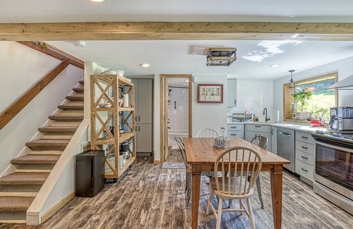Swan Lake House | In the cloud ~your cozy lake house