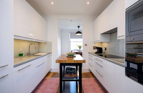 Hammersmith Broadway Apartment | In the Clouds, by Veeve