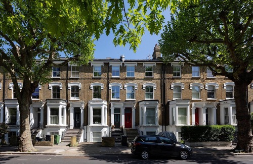 Hammersmith Broadway Apartment | In the Clouds, by Veeve