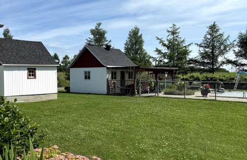 Saint-Etienne-de-Lauzon House | In the countryside, 10 minutes from town. All amenities, spa, heated pool
