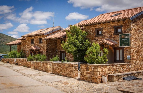 Horcajuelo de la Sierra Ski Chalet | In the Maillo house you can enjoy a terrace with barbecue and a front patio