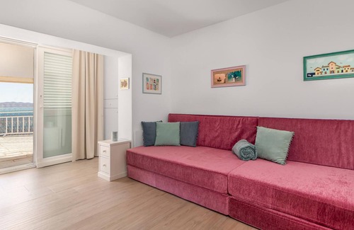 Karlobag House | In the first row to the sea and beach welcomes you this charming vacation home with maritime flair.