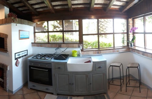 San Vito Chietino House | In the green hills of Abruzzo, a stone's throw from the sea .