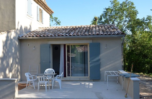 Castellet Villa | In the heart of the Grand Luberon, independent gite, beautiful swimming pool, calm