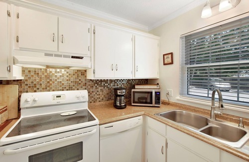 Saint Simons Island Condo | In the heart of the village. 2 bedroom condo