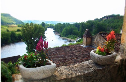 Beynac-et-Cazenac House | In the heart of the village, a breathtaking view of the river.