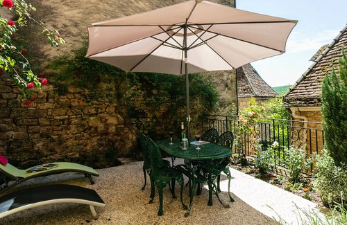 Beynac-et-Cazenac House | In the heart of Beynac, a rare14th century house
