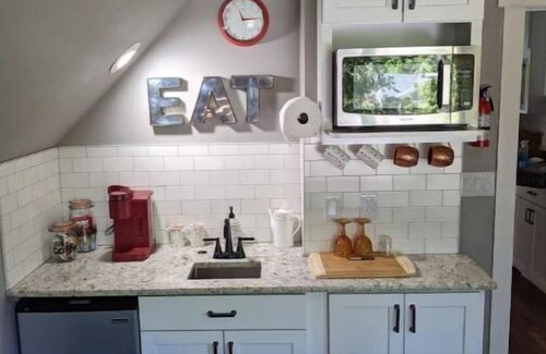Colorado Springs Apartment | In the Heart of OCC overlooking W. Colorado Ave-Electric Avenue @ Captain's Cove
