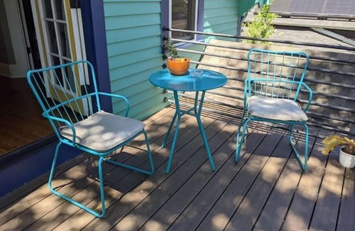Colorado Springs Apartment | In the Heart of OCC overlooking W. Colorado Ave-Electric Avenue @ Captain's Cove