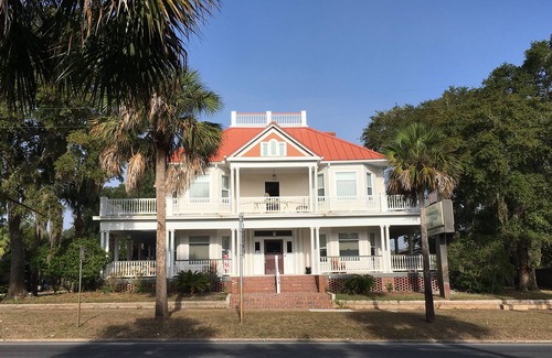 Historic Downtown Apalachicola House | In The Heart Of Apalachicola~Walk Everywhere~Green Envy Suite~Majestic Jewel Inn