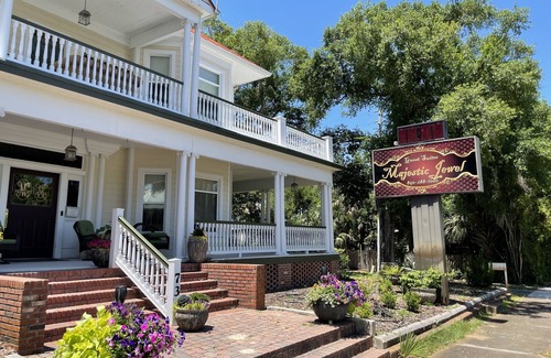 Historic Downtown Apalachicola House | In The Heart Of Apalachicola~Walk Everywhere~Green Envy Suite~Majestic Jewel Inn