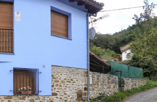 Laviana House | In the heart of Asturias welcomes you this colorful vacation home.