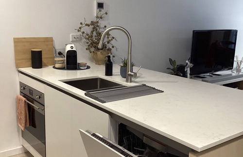 Port Melbourne Apartment | In the Heart of Port Melbourne