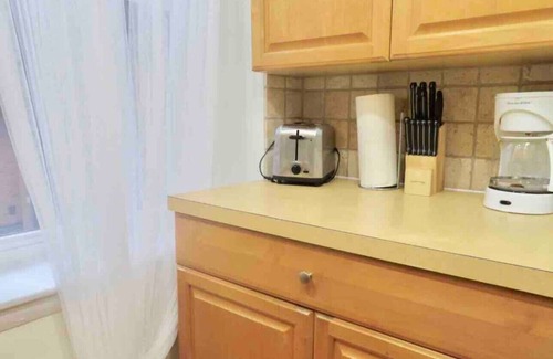 Gayborhood Apartment | In the heart of Center City! Large bi-level 3/2