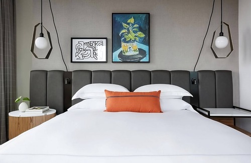Downtown Fort Worth Hotel | In the heart of Downtown Fort Worth! Close to Fort Worth Zoo! Pets Allowed!