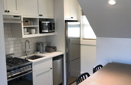 Carlton House | In the Heart of Downtown Carlton - Luxury Cottage for Two 🍷