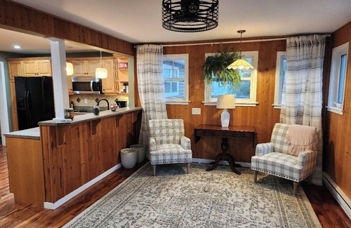Hampton House | In the heart of Hampton. The Heron's Landing Vacation House.