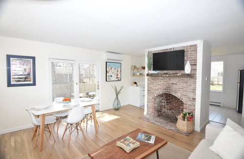 Harwich Port House | In the Heart of Harwich Port & 2/10 mile to Bank St Beach