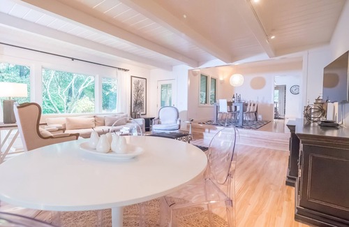 Oak Knoll House | In the heart of Napa Valley…Fabulous Property, Fabulous Location!