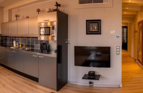 Grachtengordel-Zuid Apartment | In the Heart of Old Amsterdam with Canal view