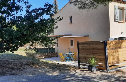 Vernegues Apartment | In the heart of Provence between Alpilles and Luberon, Avignon and Aix en Provence.