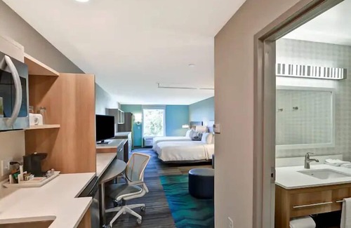 Terrace Park Hotel | In the Heart of Tampa: Short Drive from Tampa International Airport!