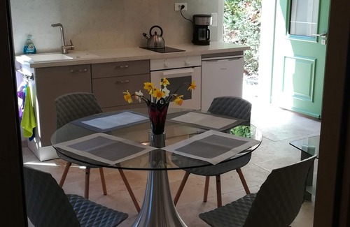 Reillanne House | In the heart of the Luberon Luxury apartment with private heated pool in a quiet