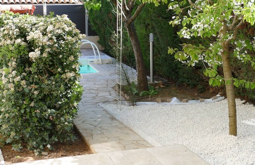 Reillanne House | In the heart of the Luberon Luxury apartment with private heated pool in a quiet
