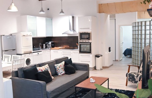 7th Arrondissement Apartment | In the heart of the Vieux-Port :2 bedrooms private courtyard