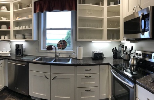 Munising House | In the heart of town;Upscale Historical Home;Walk to Lake Superior&Boat Cruises!