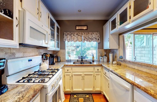 Valencia House | In the heart of Valencia California