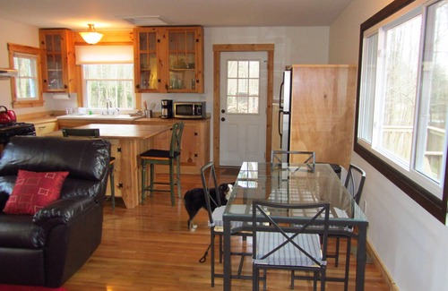 Woodstock Cabin | In the heart of Woodstock 2BR with Hot Tub and Wood Fireplace,