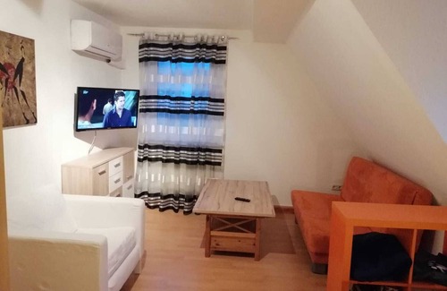 Bayreuth Apartment | In the house rose garden, center BT. 8 min. , Wifi - free parking, balcony, bus.