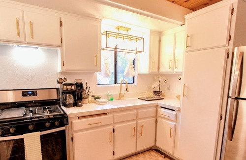 Fawnskin Cabin | In the Pines | Luxury Forrest Cabin *Pet Friendly