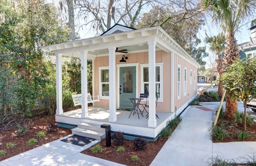 Thunderbolt Cottage | In The Pink - Sassy Cottage 5 min to SAV - 15 min to Beach by Lucky Savannah