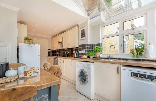 Malmesbury Cottage | In the secluded valley of Woodbridge Brook, lies The Mill Lodge.